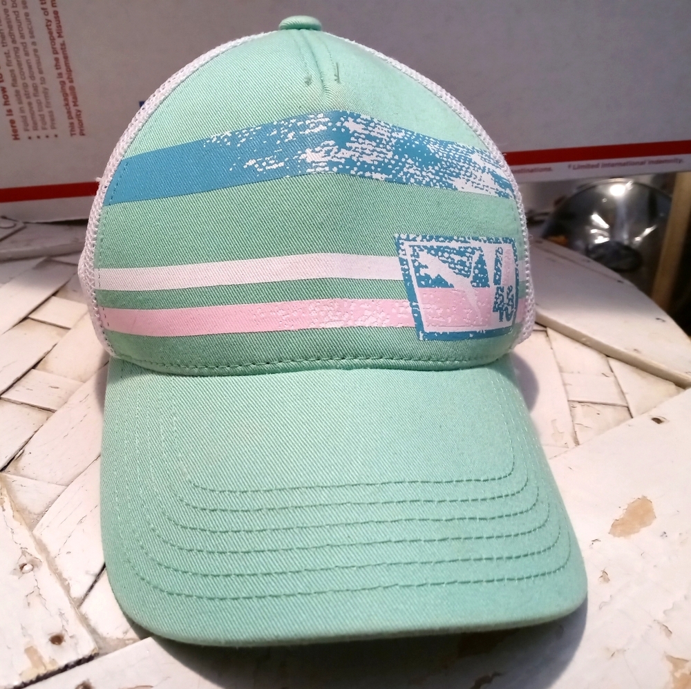 🎾PUMA GOLF/TENNIS HAT SHEEK DESIGN. - Picture 1 of 9